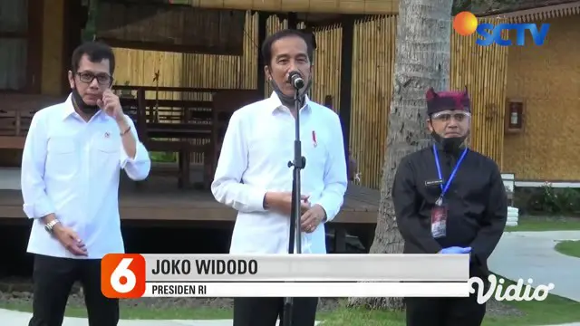 Presiden Joko Widodo melanjutkan kunjungan kerja ke Kota Banyuwangi, Jawa Timur. Meninjau pasar pelayanan publik Rogojampi untuk melihat bagaimana pelayanan publik yang terintegrasi dengan pasar tradisional tersebut.