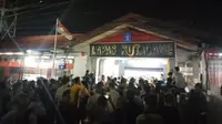 Memanfaatkan kelengahan petugas saat momen buka puasa, puluhan narapidana Lapas Kutacane kabur dengan membobol atap dan pintu utama lapas. (Liputan6.com/ Dok Warga)