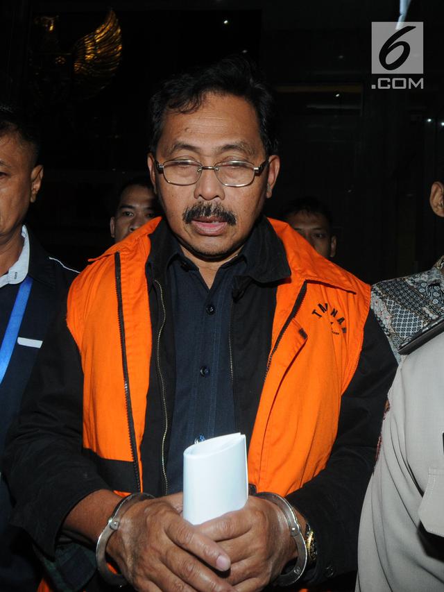 Gubernur Kepri Nurdin Basirun Kenakan Baju Tahanan KPK