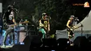 Penampilan band asal Jepang Total Fat tak kalah ekspresifnya. Luapan emosi saat memainkan lagunya mampu membuat jiwa muda penonton pun terbakar (Liputan6.com/Andrian M Tunay)