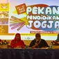 Narasumber penyelenggara Pekan Pendidikan Jogja saat memberikan keterangan pada wartawan. (Foto: Harminanto/KRJogja.com)