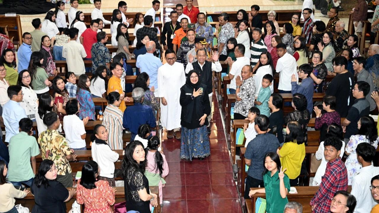 Malam Natal, Bupati Ipuk Bersama Forkopimda Patroli ke Sejumlah Gereja di Banyuwangi