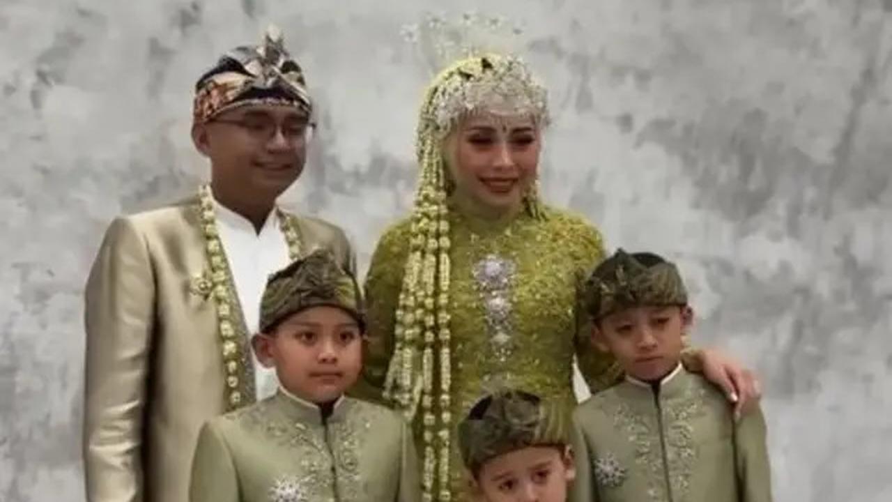 Potret Detail Kebaya Pernikahan Putri Karlina Menantu Dedi Mulyadi, dari Akad hingga Resepsi