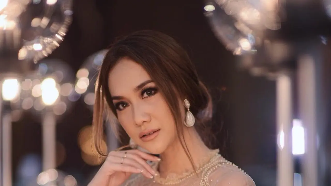 Tiru Makeup Bunga Citra Lestari Untuk Idul Fitri