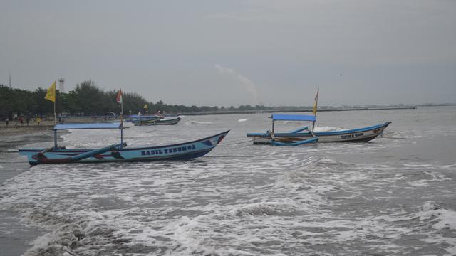 Gelombang Tinggi Hingga 6 Meter Ancam Perairan Selatan Selat
