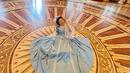 Menikmati indahnya kota Moscow, Rara pun sempat mengunjungi Istana Tsaritsyno. Tampil keren bergaya bak seorang putri kerajaan, pemotretannya ini pun terlihat menawan saat menganakan gaun vintage berwarna biru muda tersebut. (Liputan6.com/IG/@lida_rara06)