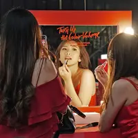 Laneige hadirkan 6 warna lipstik dalam satu formula untuk tampilkan gradasi natural pada bibir.