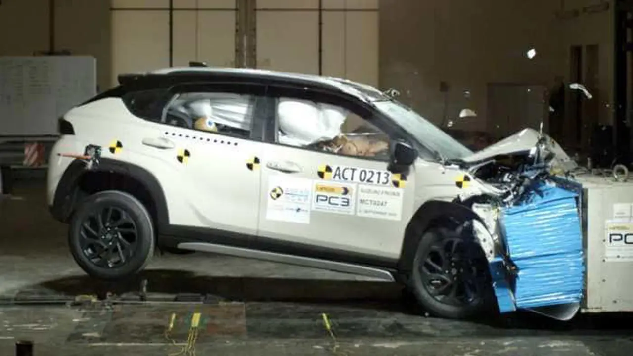 Uji Tabrak Suzuki Fronx