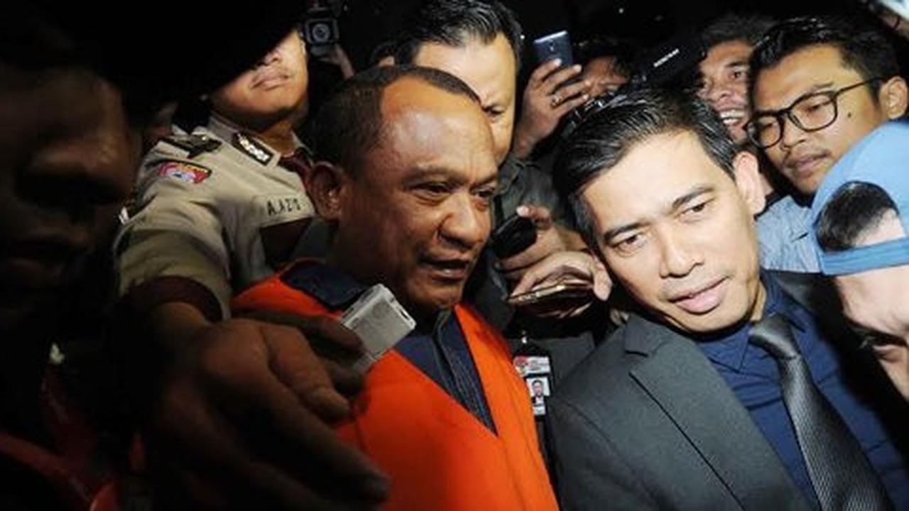 Diperiksa perdana oleh KPK, Bupati Morotai bungkam
