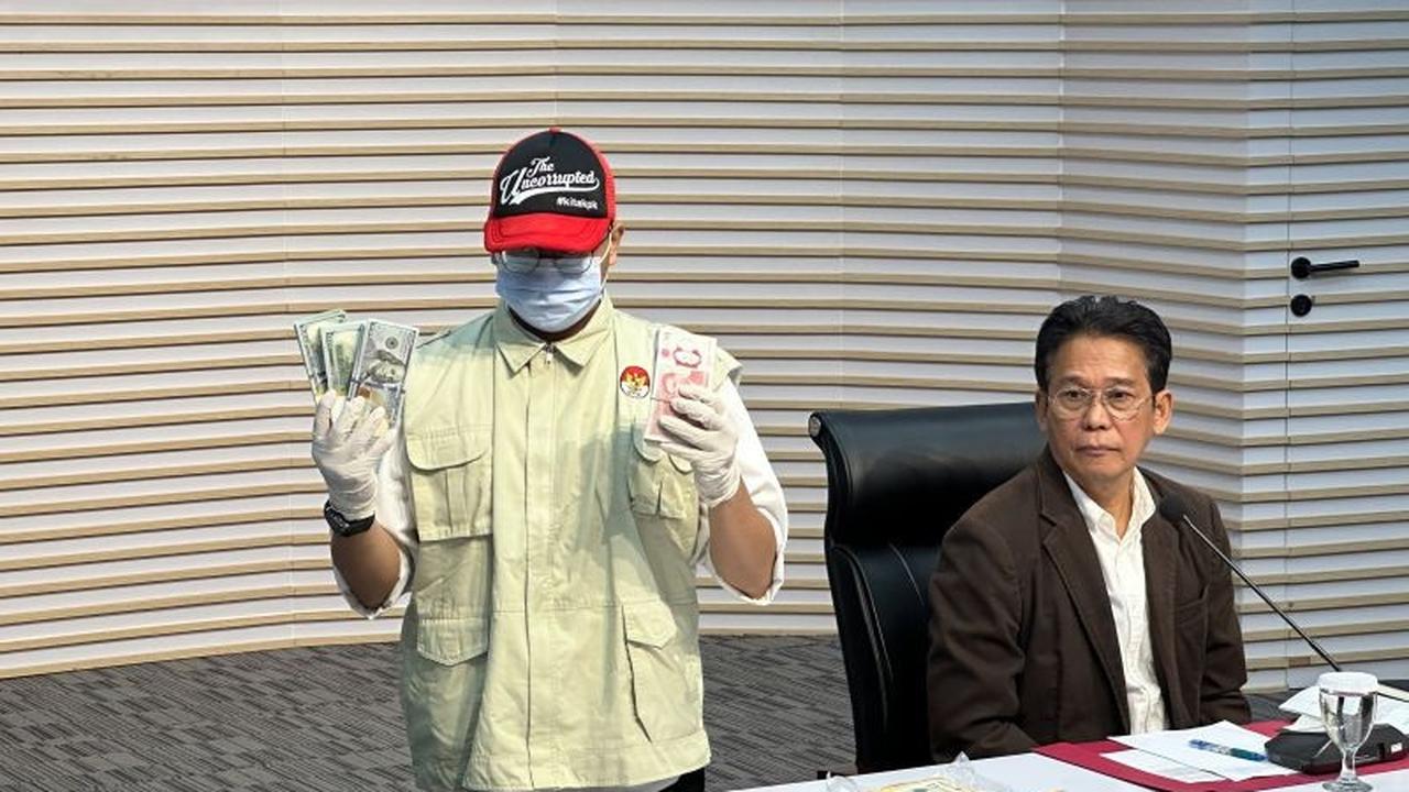 KPK Sita Uang Asing Senilai Rp800 Juta dari Rumah Gubernur Riau Abdul Wahid