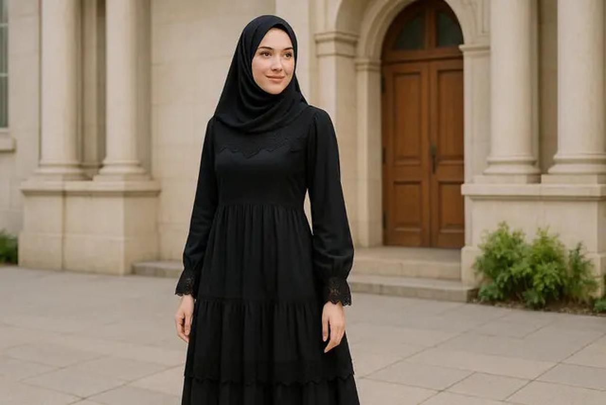 Inspirasi Dress Hitam Berlayer yang Bikin Penampilan Makin Anggun dan Elegan
