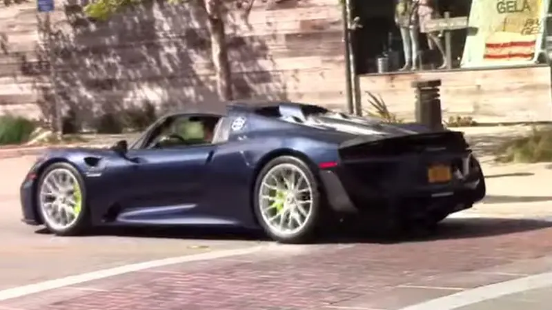 Tak Puas Koleksi Lusinan Mobil, Komedian Pamer Porsche 918 Spyder