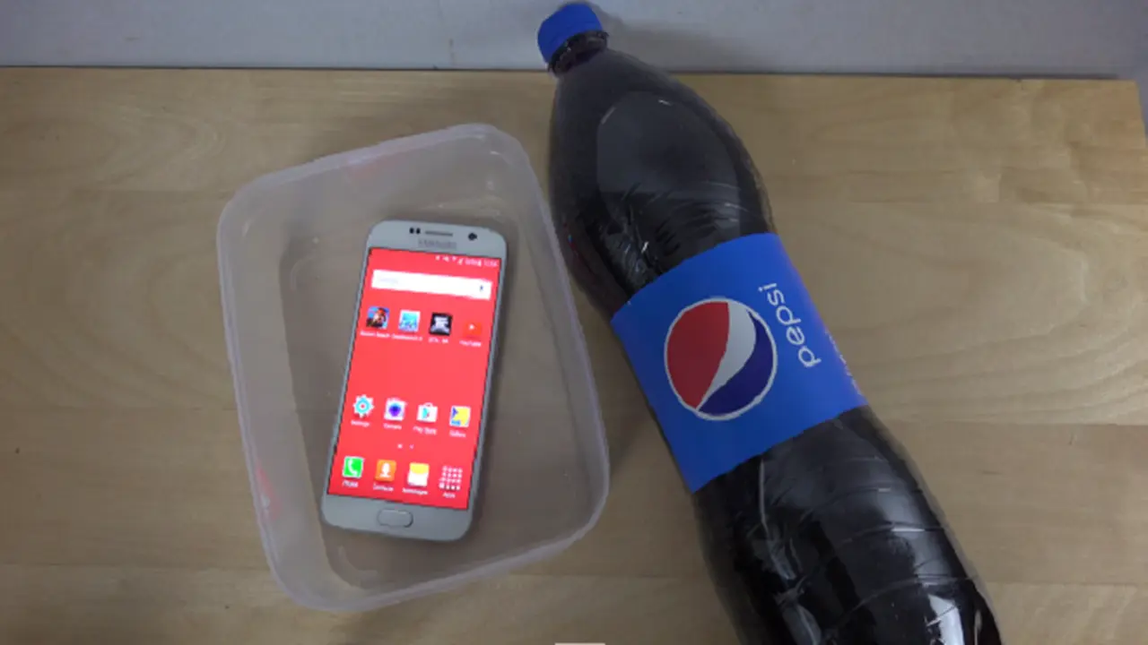 Samsung Galaxy S6 Direndam Air Soda, Bagaimana Jadinya?