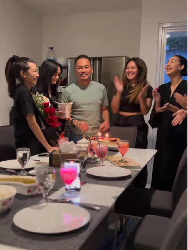 5 Momen Sarita Abdul Mukti Rayakan Ultah Mantan Suami Bareng Anak-Anak