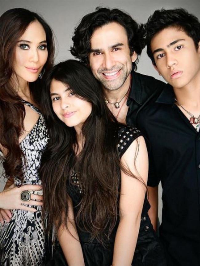 Pernikahan Jeremy Thomas dan Inas Thomas dikaruniai dua orang anak, yaitu Axel Matthew Thomas dan Valerie Thomas. Anak-anak mereka tumbuh besar juga suka dengan dunia  showbiz, mengikuti jejak ayah dan ibunya. (dok. Pribadi)