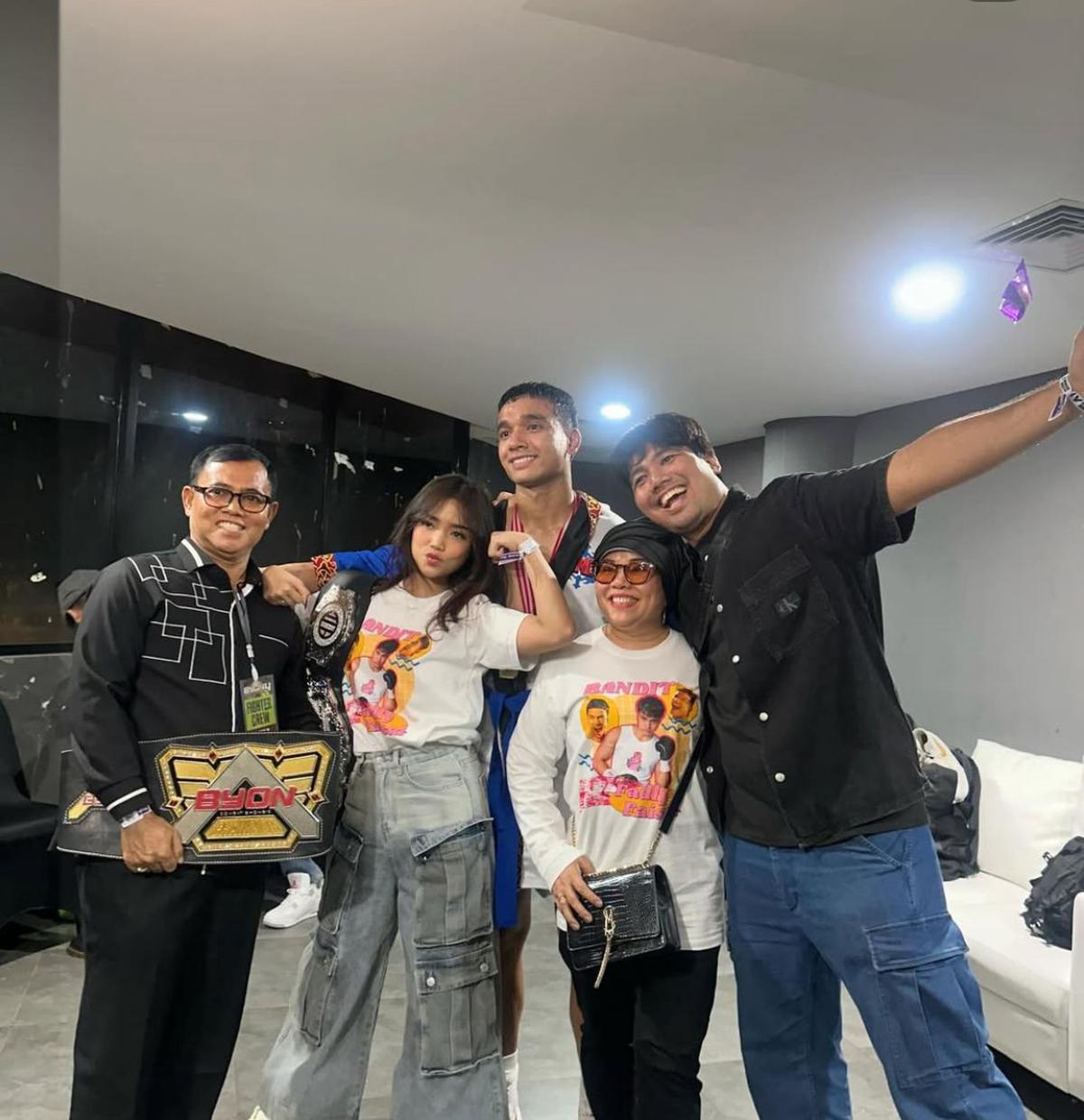 Momen Fuji Full Senyum Dukung Fadly di Byon Combat 4, Apa yang Membuatnya Begitu Spesial?