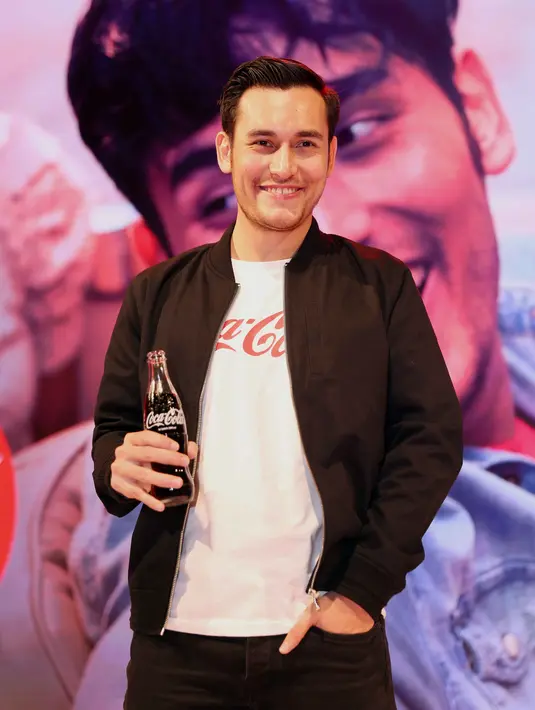 Setelah menjadi ayah dua anak dalam film 'Sabtu Bersama Bapak', ia selalu teringat bapaknya. (Foto: Nurwahyunan/Bintang.com)