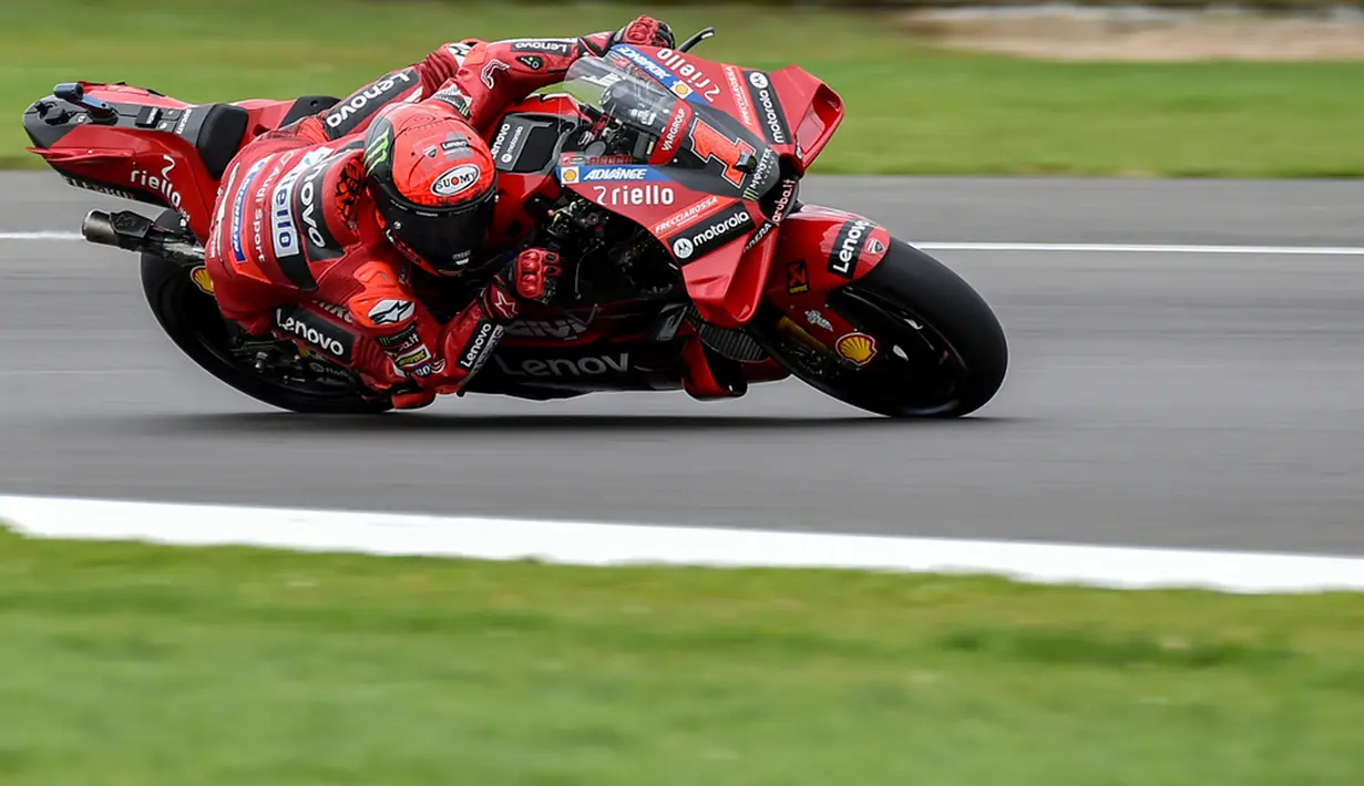 Posisi pertama tetap dimiliki Pecco Bagnaia yang harus puas dengan podium kedua pada balapan kali ini. Pembalap asal Italia itu meraih 214 poin. (AP Photo/Rui Vieira)