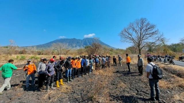 Tim gabungan bersiap melakukan pemadaman karhutla di Taman Nasional Baluran. (Istimewa)
