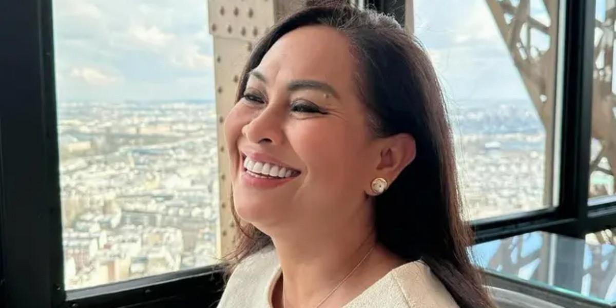 Inspirasi Style Anting Risa Dewi Ibunda Alyssa Daguise