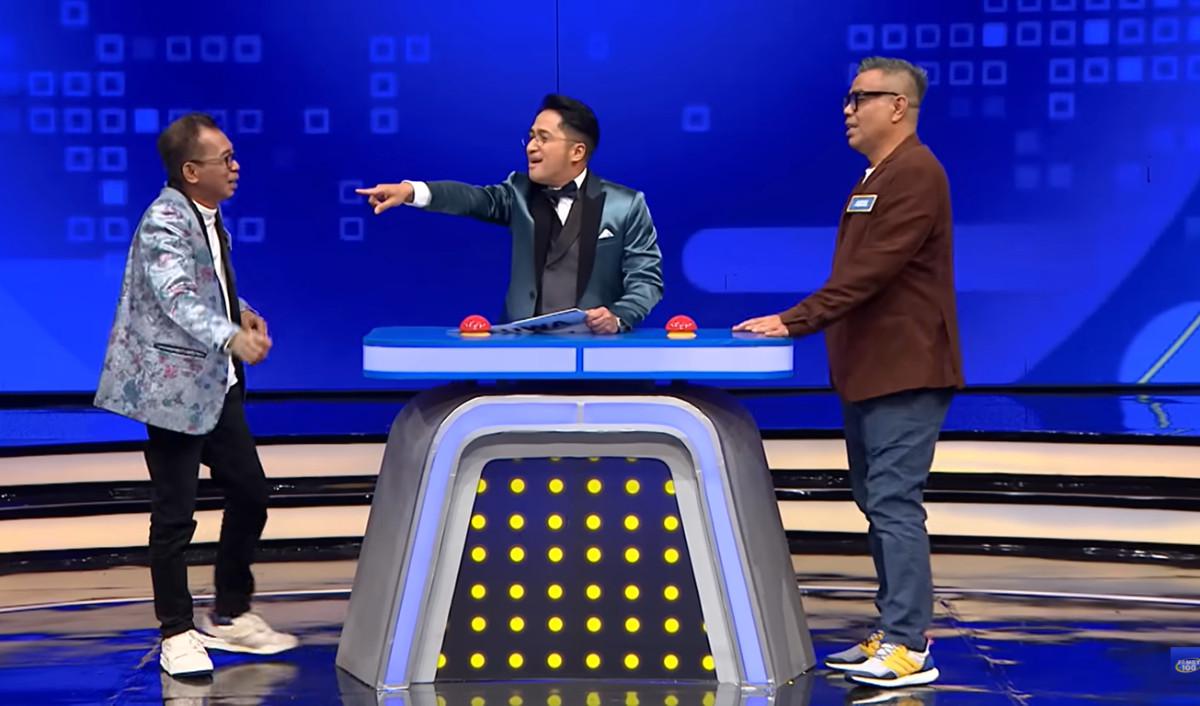 Awalnya, Irfan Hakim sebagai pembawa acara melontarkan pertanyaan tentang Band atau penyanyi yang mempunyai lirik lagu dengan unsur kata kuwakuwi.<br>