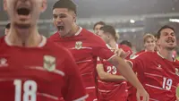 Para pemain Timnas Indonesia berlari menuju tribun penonton setelah memenangkan adu penalti atas Thailand pada final FIFA ASEAN Cup 2026 di Stadion Utama Gelora Bung Karno (SUGBK), Jakarta, Senin (5/10/2026). (KLY/Budy Santoso)