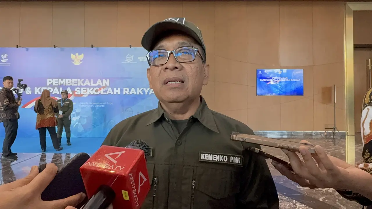 Menteri Koordinator Bidang Pembangunan Manusia dan Kebudayaan (Menko PMK), Pratikno.