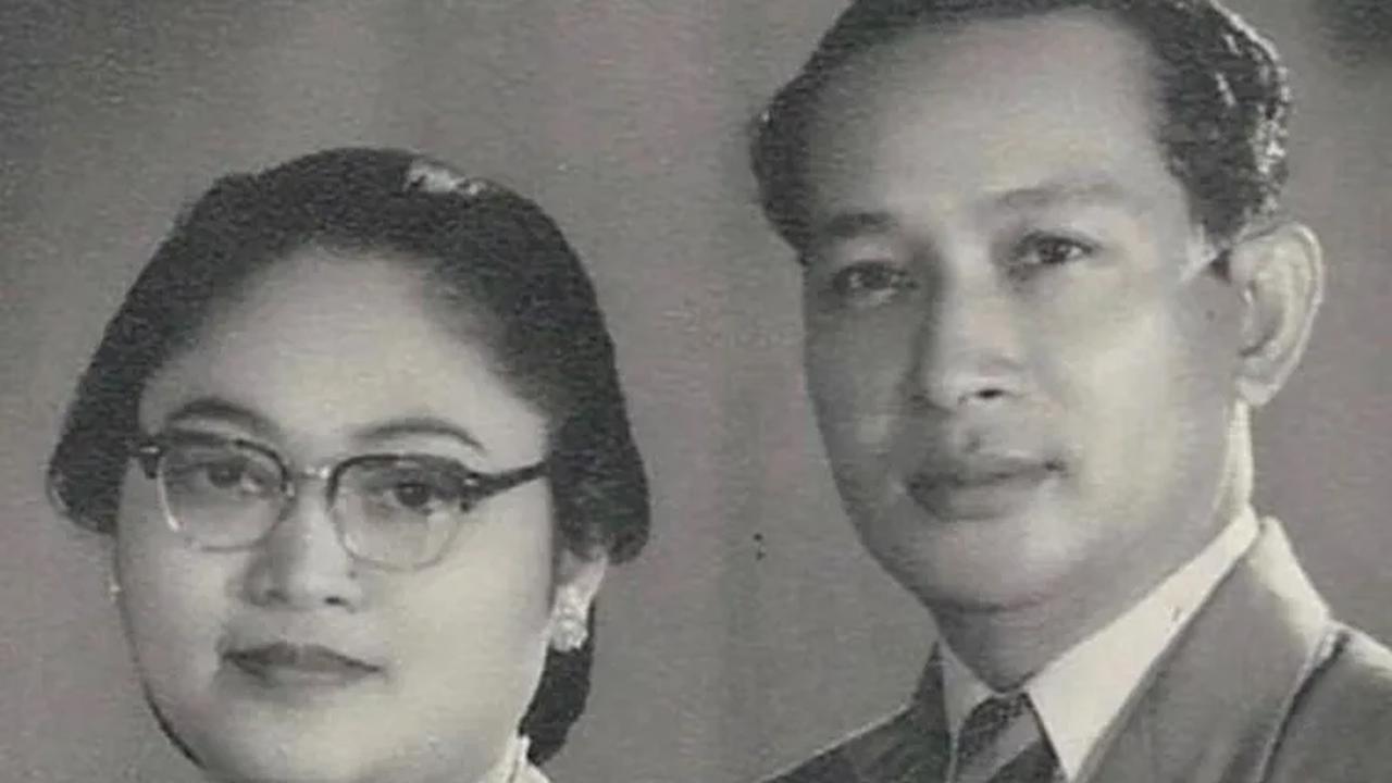 Seperti diketahui, Mamiek Soeharto lahir dari pasangan suami istri yang memiliki latar belakang bagus. Tidak heran apabila, sejak kecil hidup Mamiek tidak pernah susah. <br>