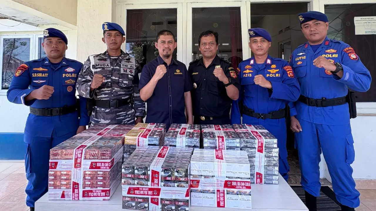 Aparat gabungan dari Bea Cukai Gorontalo, Pangkalan TNI Angkatan Laut Gorontalo, dan Direktorat Polairud Polda Gorontalo mengungkap peredaran rokok ilegal di dua lokasi berbeda di wilayah Gorontalo. (Istimewa