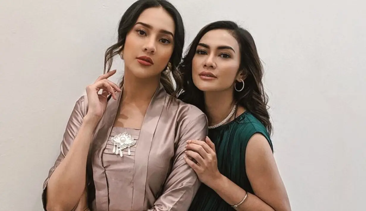 Melalui akun Instagramnya, pemain web series Layangan Putus ini cukup sering mengunggah foto saat mengenakan kebaya. Kali ini, ia tampil menawan dengan kebaya kutu baru berwarna cokelat. Rambut yang disanggul membuatnya terlihat cantik. (Liputan6.com/IG/@anyageraldine)