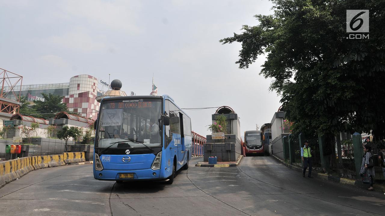 Minimnya Fasilitas Halte Transjakarta di Terminal Blok M Ancam Keselamatan Penumpang