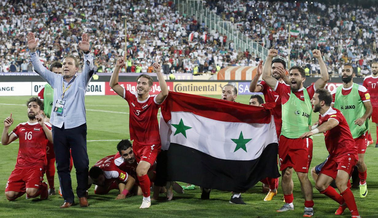 6. Suriah (Playoff) - Negara yang sedang mengalami konflik perang tersebut, kini mulai bermimpi untuk melangkah ke Piala Dunia. Menyingkirkan Uzbekistan dan China, mereka berada di posisi ketiga dan akan bertarung melalui babak playoff. (AFP/Atta Kenare)