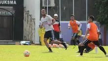 Sylvalo Dominique Comvalius, striker asal Belanda yang menjalani seleksi di Bali United. (Bola.com/Muhammad Qomarudin)