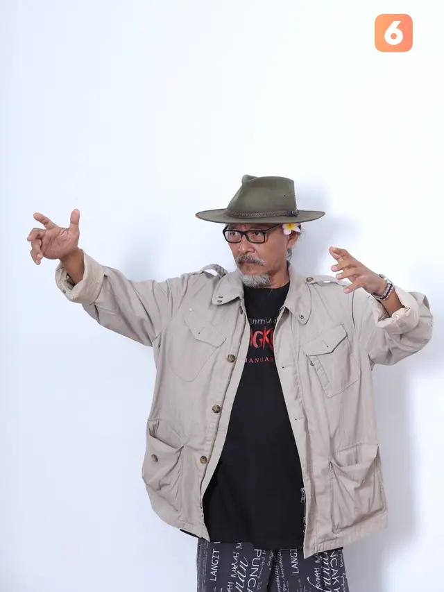 [Fimela] Sujiwo Tejo Media Visit Film Mangkujiwo