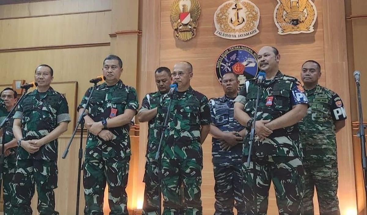 TNI keberatan atas penetapan Henri sebagai tersangka karena beralasan bukan ranah KPK.