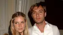 Jude Law berselingkuh dari Sienna Miller dengan baby sitter mereka. (RICHARD YOUNG/REX/SHUTTERSTOCK/HollywoodLife)