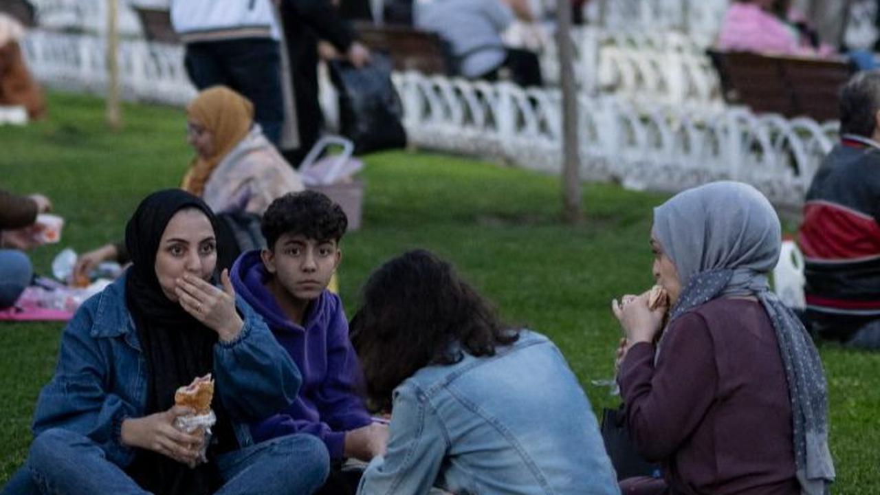 Suasana ini tak hanya dirindukan oleh warga setempat, tetapi juga dinantikan oleh para turis mancanegara.&nbsp;Yasin Akgul/AFP