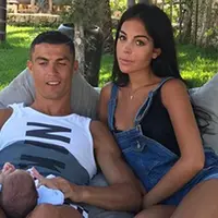 “Alana Martina baru saja lahir! Baik Geo dan Alana telah melaluinya dengan hebat. Kami semua sangat bahagia!” tulis Cristiano Ronaldo dalam caption sebuah foto yang diunggahnya di akun Instagram. (Instagram/cristiano)