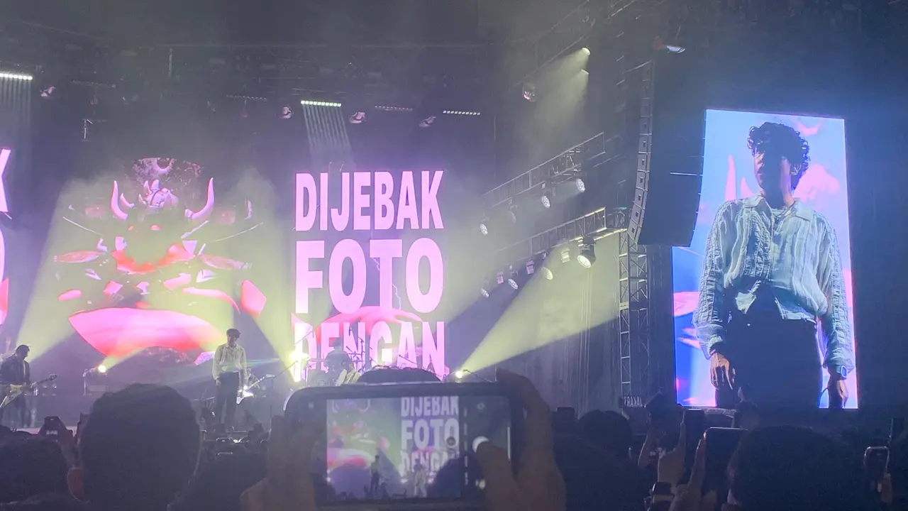 Konser tunggal .Feast Membangun & Menghancurkan