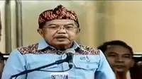 Wakil Presiden Jusuf Kalla tutup PON ke-XIX, Kamis tadi malam.