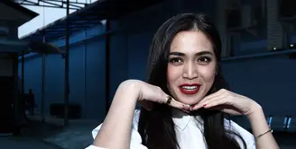 Berbagai cara selebriti dalam mengenalkan putra-putrinya untuk menumbuhkan jiwa sosial. Beberapa waktu lalu, Jessica Iskandar mengajak putranya ke acara kegiatan sosial. (Deki Prayoga/Bintang.com)