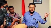 Yorrys Raweyai memberikan keterangan kepada wartawan usai rapat pleno di Kantor DPP Golkar, Jakarta, Rabu (27/5/2015). Rapat pleno menghasilkan sejumlah keputusan dan berlangsung tertutup. (Liputan6.com/Yoppy Renato)