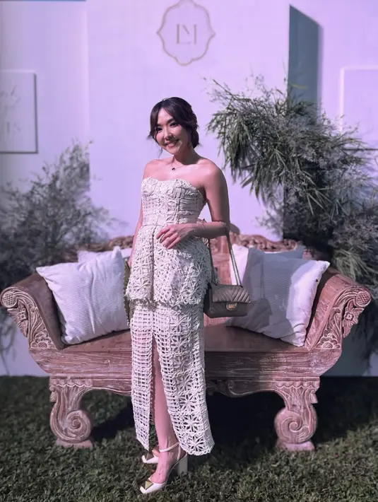 <p>Menghadiri pernikahan luna Maya, Gisela menghabiskan waktu di Bali dengan outfit yang selalu on point. [Foto: Instagram/ Gisel_la]</p>