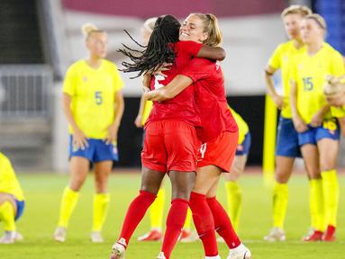Timnas Kanada meraih medali emas cabang sepak bola putri Olimpiade Tokyo 2020 setelah menang adu penalti 3-2 atas Swedia di Yokohama International Stadium, Jumat (6/8/2021) malam WIB. (Foto: AP/Fernando Vergara)