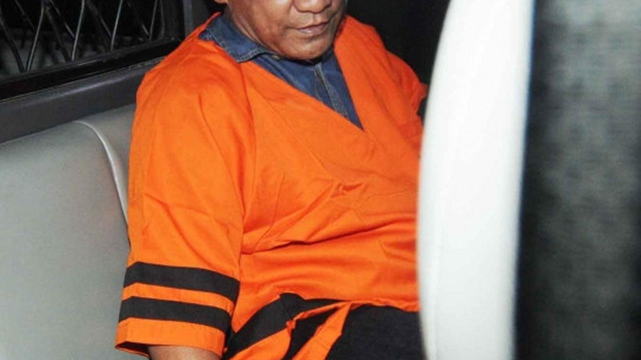 Resmi ditahan, tersangka Bupati Morontai bungkam seribu bahasa