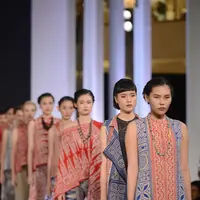 NY by Novita Yunus menampilkan koleksi Toraja Karboro di Jakarta Fashion Week 2019. (Bayu Herdianto/KLY)