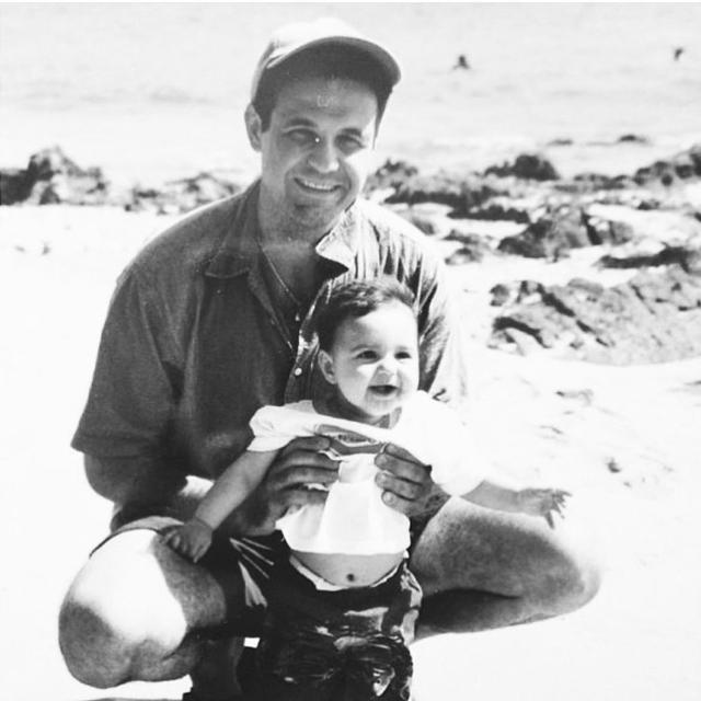 Potret Anak Lelaki Penulis Novel Kite Runner Usai Jadi Transgender