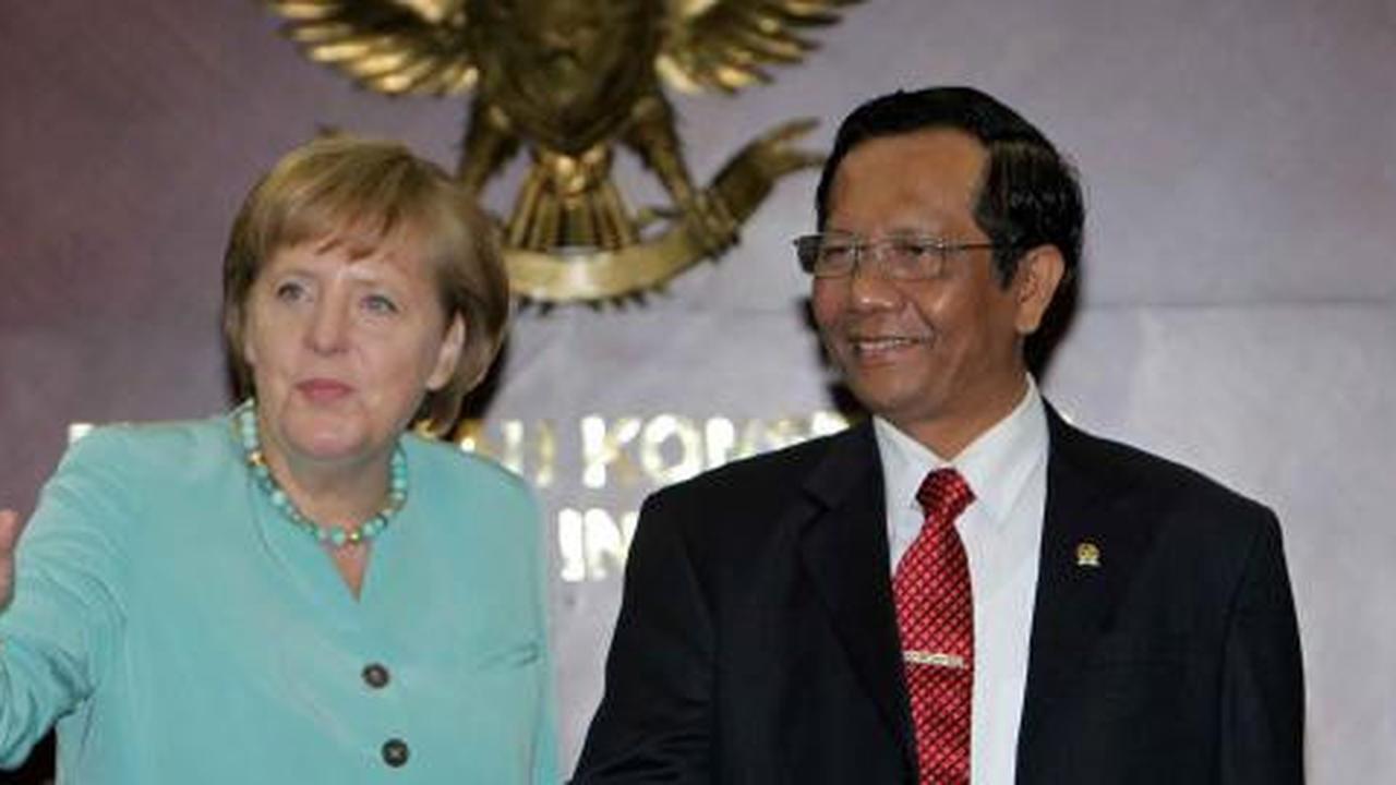 Ketua MK: Atheis dan komunis tak bisa dihukum