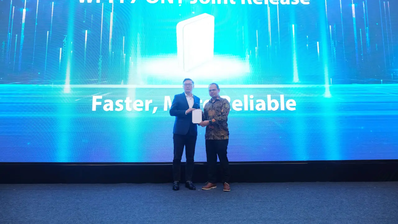 Chief Technology Officer MyRepublic Hendra Gunawan bersama General Manager of Fixed & Multimedia Product Oversea Market and Vice President, ZTE Corporation Michael Song. Credit: ZTE