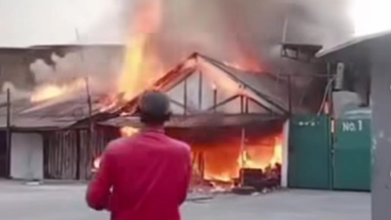 Kebakaran melanda gudang ekspedisi di Jakarta Barat (Jakbar).